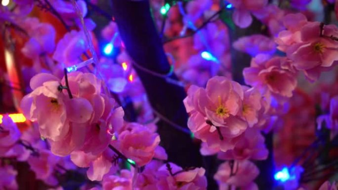带发光二极管灯装饰的人造梅花