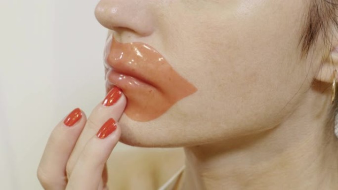 女人固定更新嘴唇干燥面膜