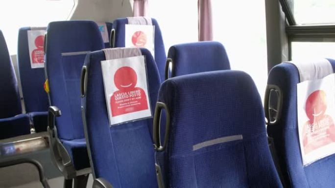 冠状病毒大流行期间的新型冠状病毒肺炎公共交通巴士