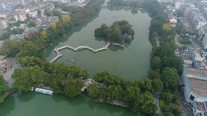 桂林市从李河散布在群山之中