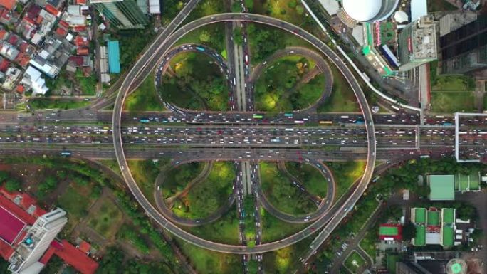 雅加达市区繁忙的交通街路口空中俯拍全景4k印度尼西亚
