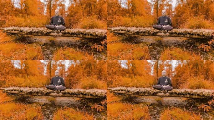 延时。一个人在小溪上的木桥上冥想。在红叶周围。
