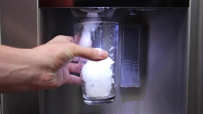从冰箱中分配冰和水