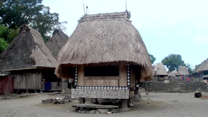 潘横跨山区的印尼传统村庄