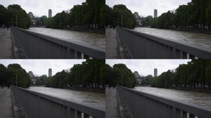 公共浴室穆勒与伊萨尔河在雨天