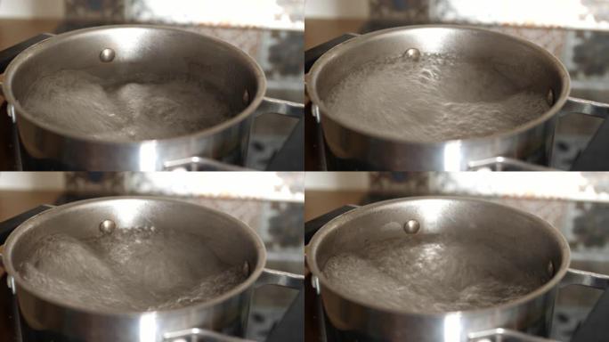 热水在锅里沸腾，冒泡