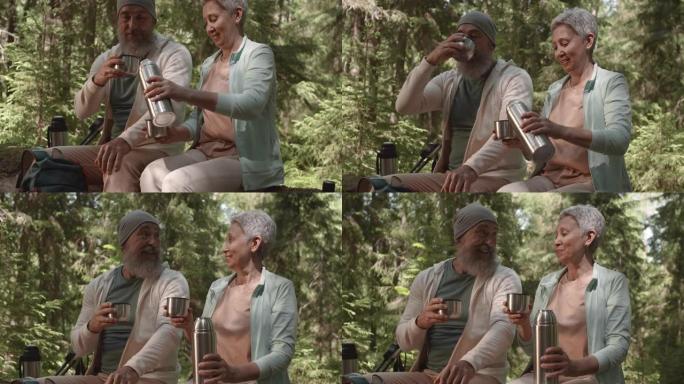 远足后休息的高级夫妇