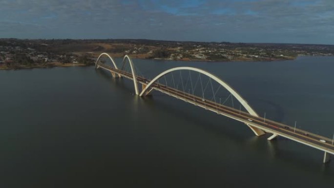 高空接近巴西利亚的Juscelino Kubitsheck桥 (JK桥)