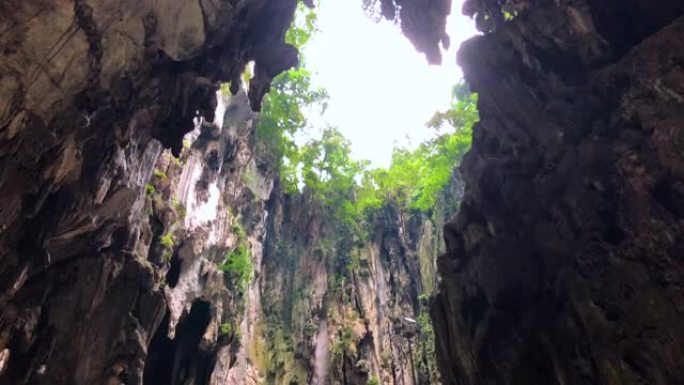 黑风洞寺庙的内部