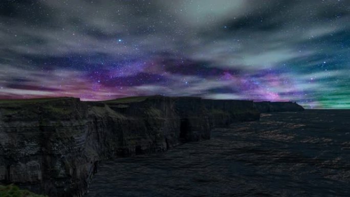 夜空时光流逝，云层在爱尔兰的Moher悬崖上移动，抵御美丽的银河系