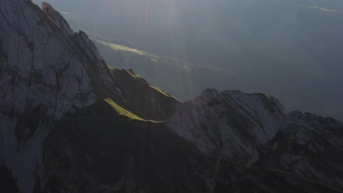 瑞士阿彭泽勒阿尔卑斯山山脊的惊人天线