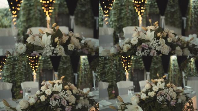 婚礼餐厅装饰灯光。婚礼餐桌装饰配有天然鲜花花束，为家庭盛宴。