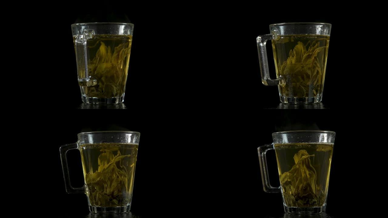茶叶放在透明的杯子里。