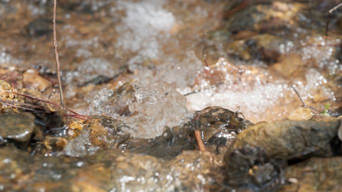 泉水小溪瀑布实拍镜头