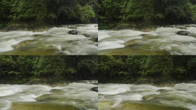 吉打州双溪赛迪姆 (Sungai Sedim) 的水落石出的延时平移镜头
