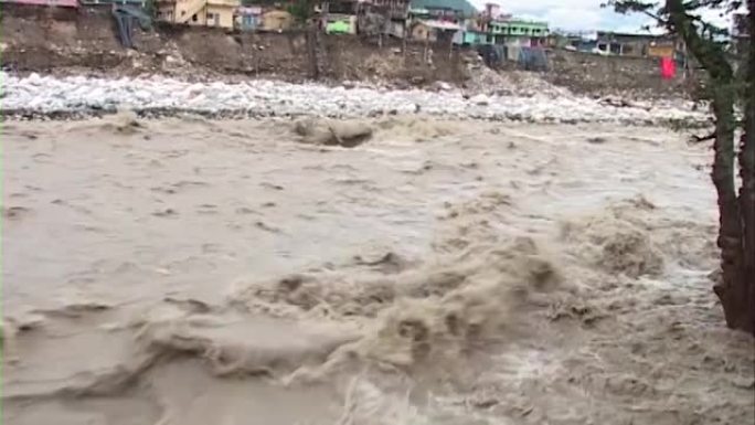 印度的灾难，恒河，喜马拉雅山。