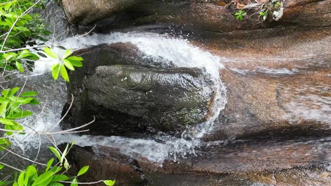 天然山泉水泉水叮咚