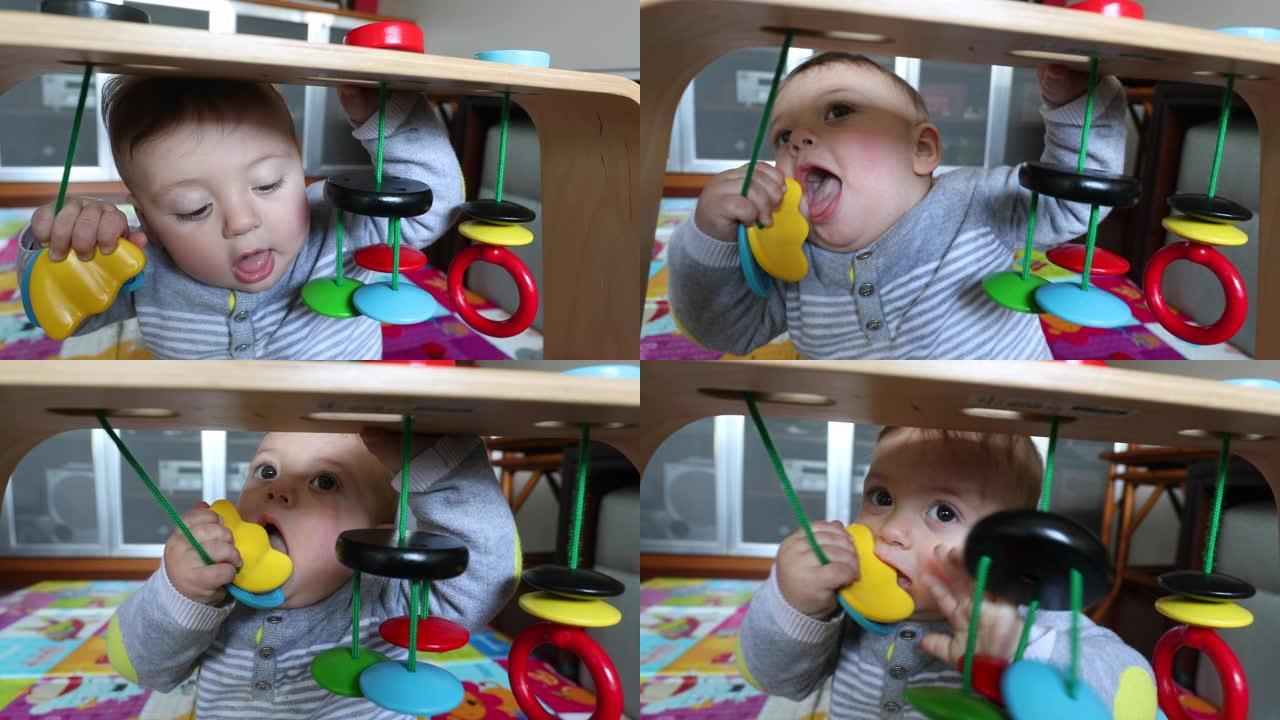幼儿将玩具放进嘴里发现世界