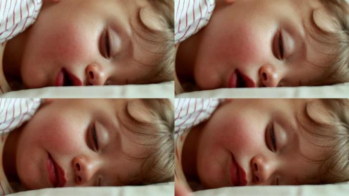 婴儿睡觉。特写幼儿脸睡着了。可爱的一岁孩子打盹流口水