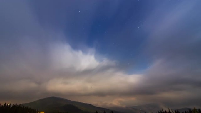 在Carpathuan山顶上短暂的多云夜晚