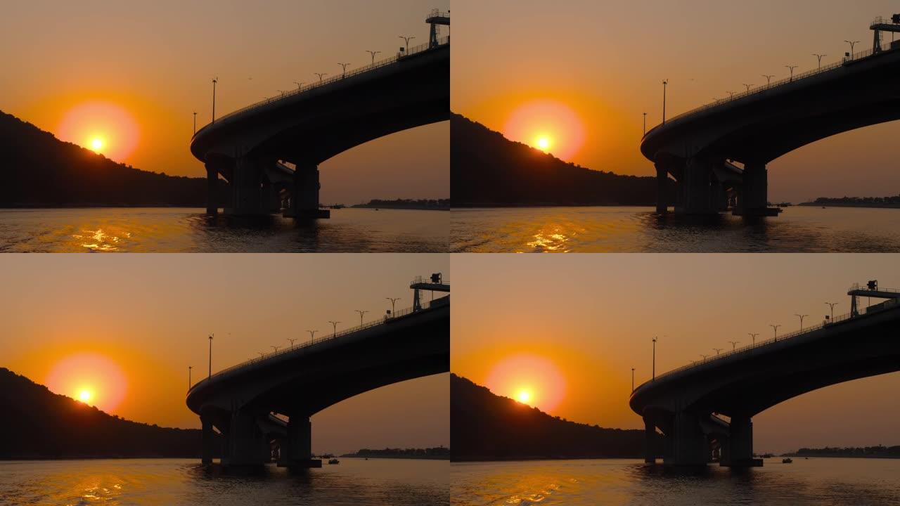 日落时的港澳大桥