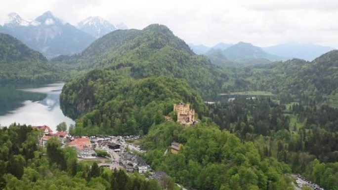 巴伐利亚的福森镇，新天鹅堡山的景色