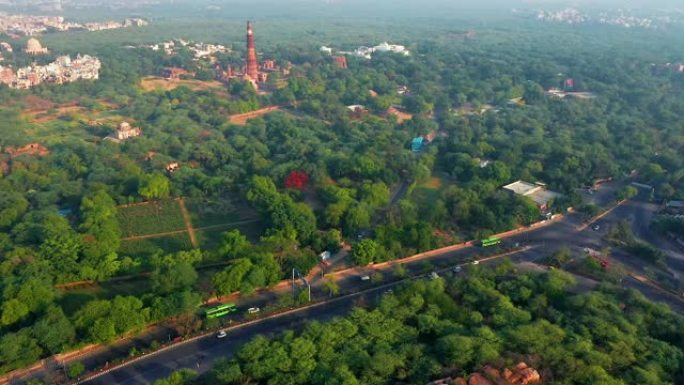 印度德里Qutub Minar的鸟瞰图。