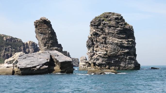 h大连蛇岛海边两奇石