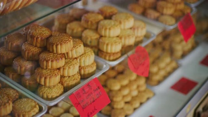 在东马美里一家著名的饼干和饼干工厂出售的最终产品，该工厂专门生产不同的月饼