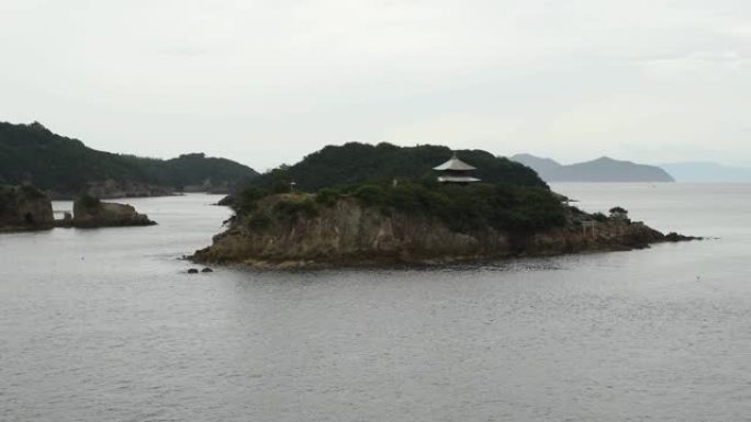 日本广岛福山市Tomonoura雨中的Bentenjima岛