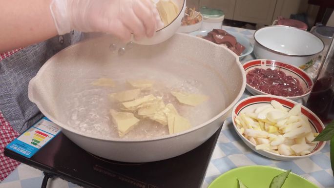 开水汆汤煮豆皮千张豆制品 (6)