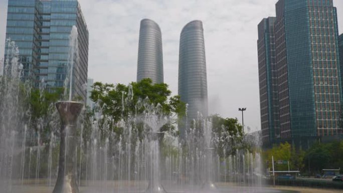 成都市中心著名写字楼商场喷泉广场全景4k中国
