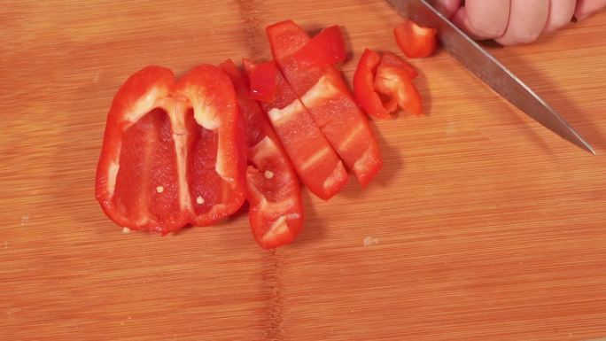 红柿子椒彩椒甜椒切块切丝切菜 (2)
