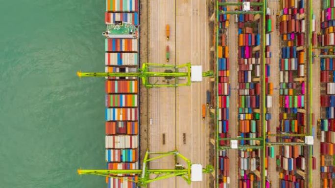 阳光灿烂的一天新加坡城市著名的海湾码头货物集装箱港口空中俯拍延时全景4k