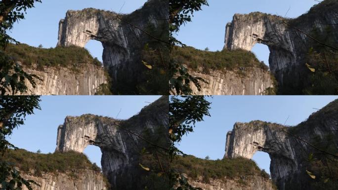 桂林的天然拱门山崖悬崖山区山地