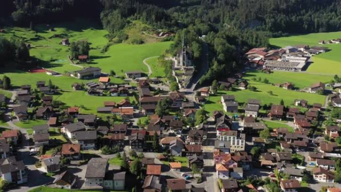 瑞士伦格恩湖和村庄