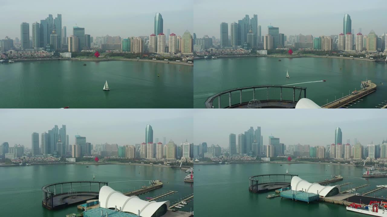 白天时间青岛市市中心海岸线海湾纪念碑帆船乘坐空中全景4k中国
