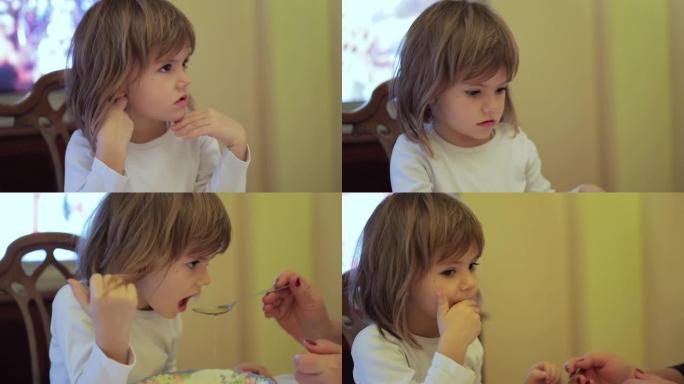 小女孩感到不开心，因为她必须吃汤。