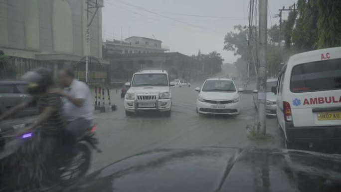北阿坎德邦的暴雨。