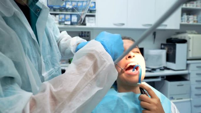 在牙医处定期检查