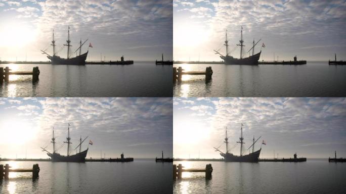荷兰港口的VOC船