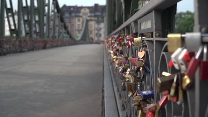 德国法兰克福爱情锁桥
