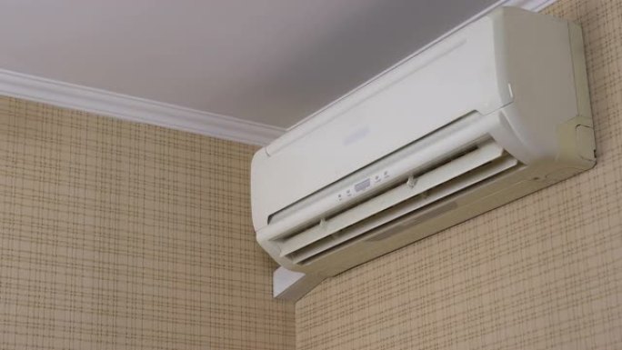 房子里的空调，调节房间里的温度。空调自动关闭。