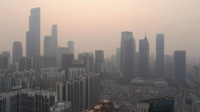 日落时飞行在广州市中心市区空中全景4k中国