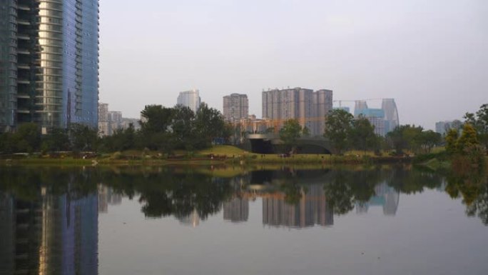 日落时间成都市著名现代公寓住宅湖全景4k中国