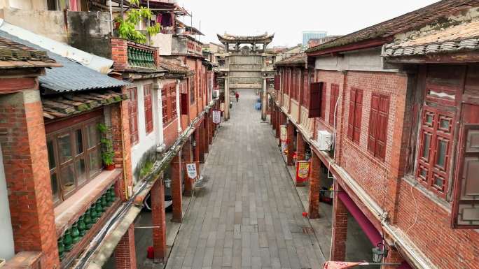航拍福建漳州古城老街牌坊