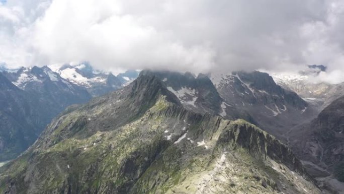 瑞士阿尔卑斯山格里姆塞尔山口的鸟瞰图 -- 瑞士、欧洲的风景