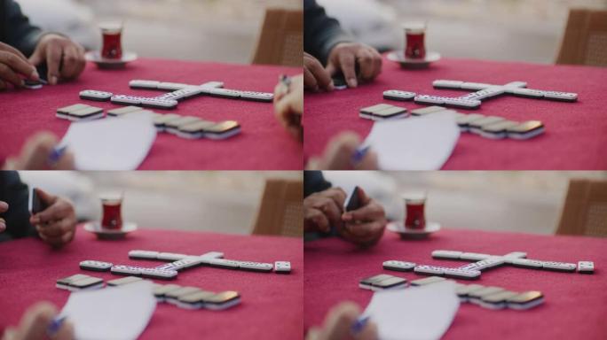 慢动作60 fps拍摄的当地男子喝茶并在伊拉克埃尔比勒的城堡附近玩多米诺骨牌