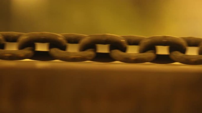 金属链特写。粗链。钢制连接链。安全概念