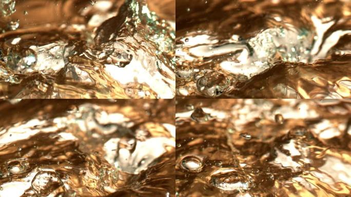 冰块正在穿过液态黄金